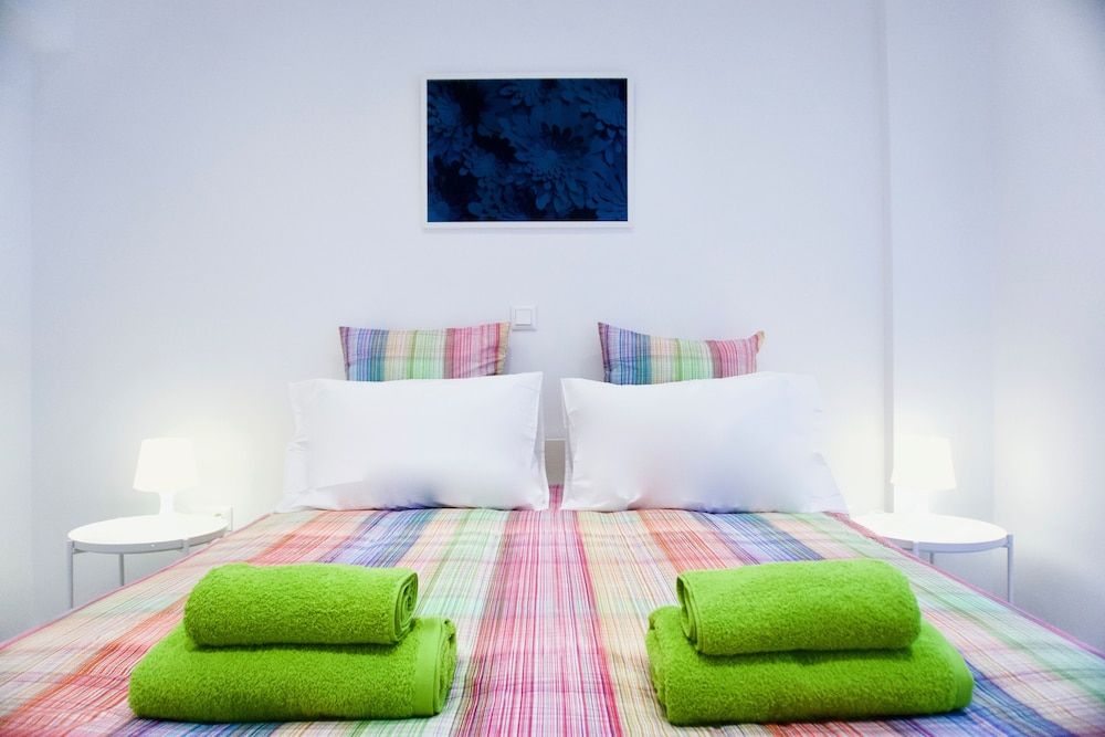 undefined Sophisticated Modern Apt in Athens 3