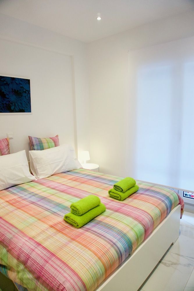 undefined Sophisticated Modern Apt in Athens 2