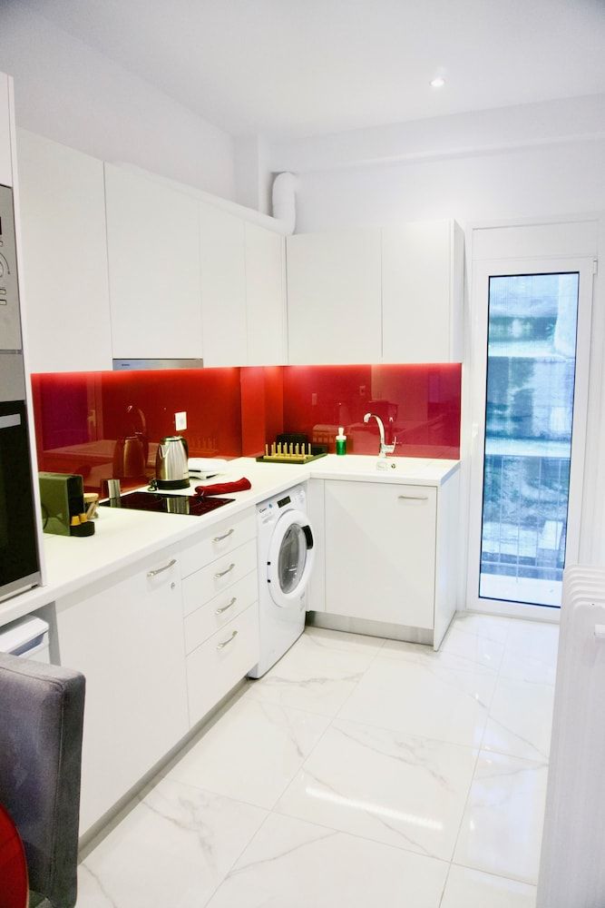 undefined Sophisticated Modern Apt in Athens 5