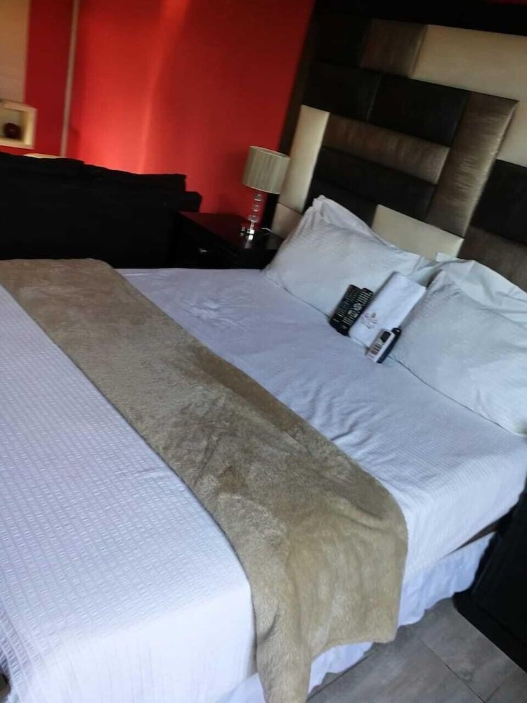 Thavhani Guest House Deluxe Room 7