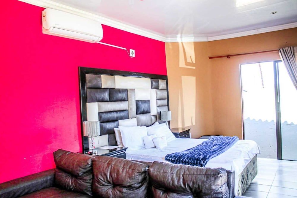 Thavhani Guest House Deluxe Room 24