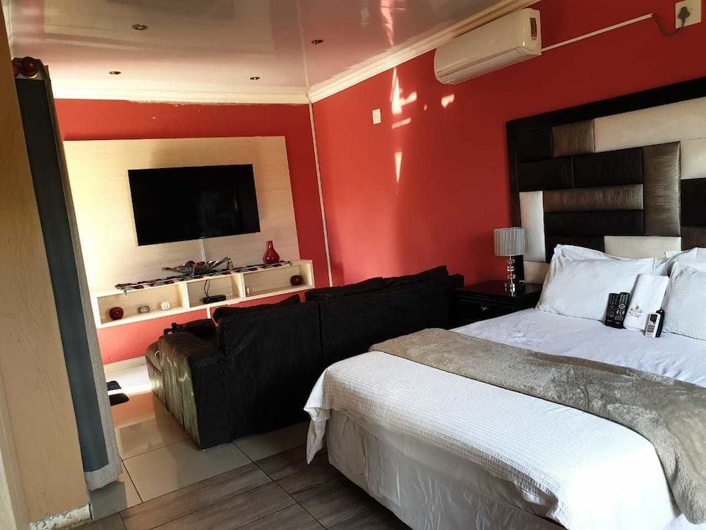 Thavhani Guest House Deluxe Room 3