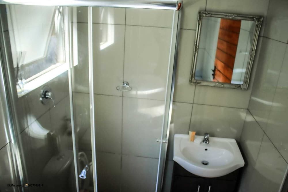 Thavhani Guest House Deluxe Room 49