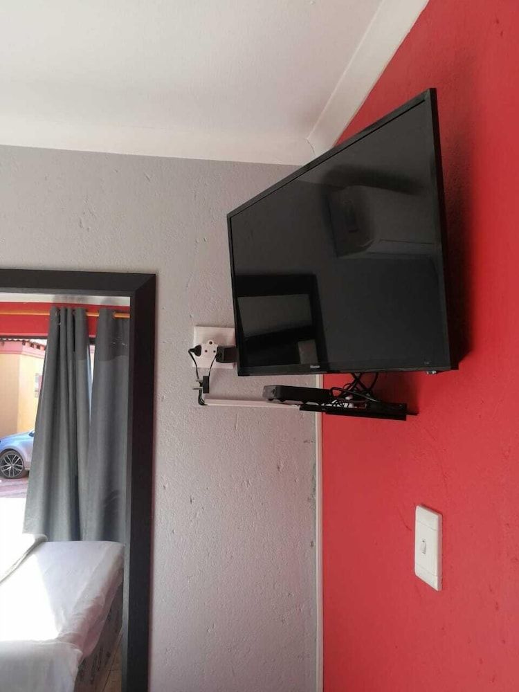 Thavhani Guest House Deluxe Room 42