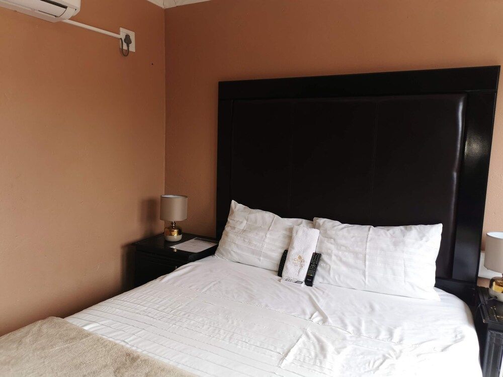 Thavhani Guest House Standard Double Room 4