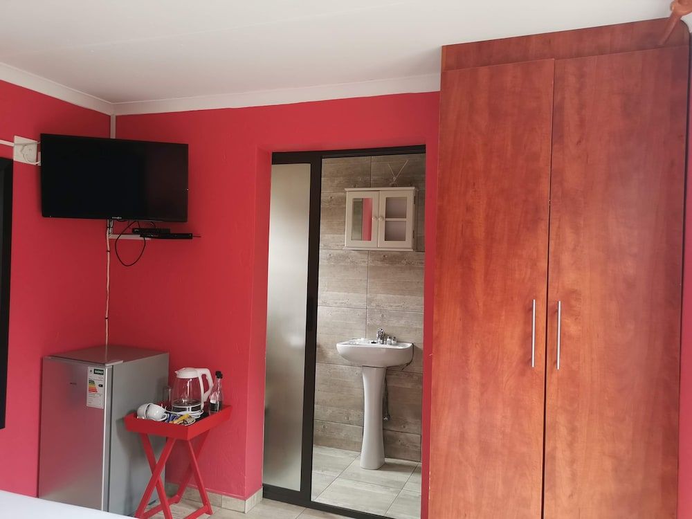 Thavhani Guest House Standard Double Room 5