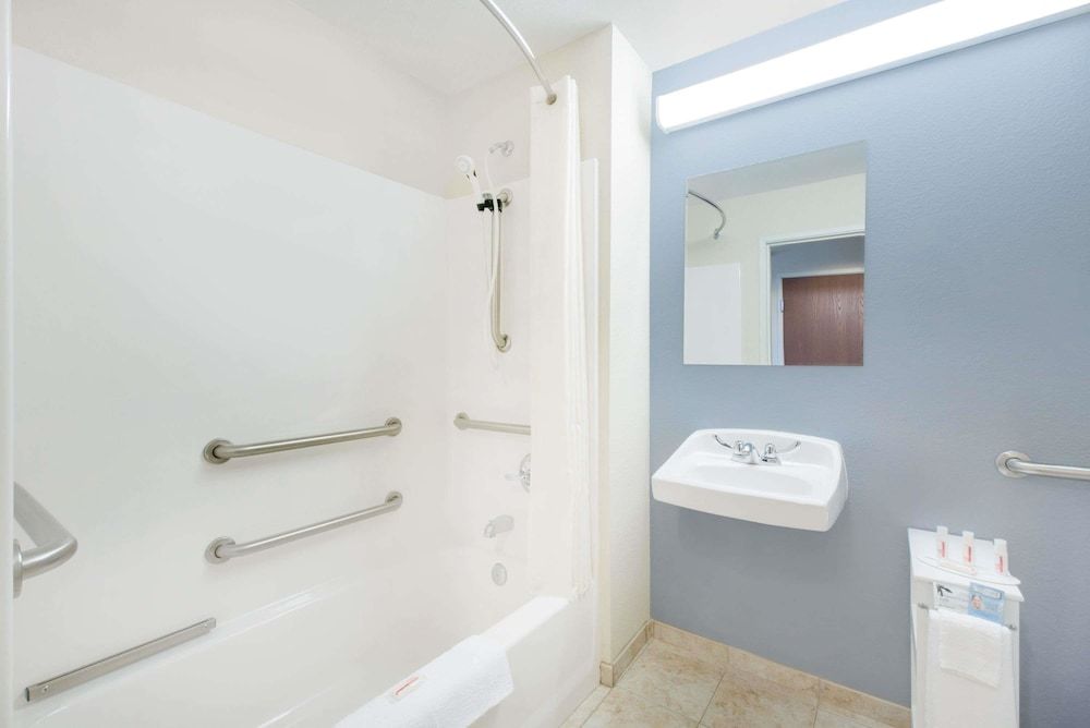 Room, 2 Queen Beds, Accessible, Non Smoking (Bathtub W/grab Bars)