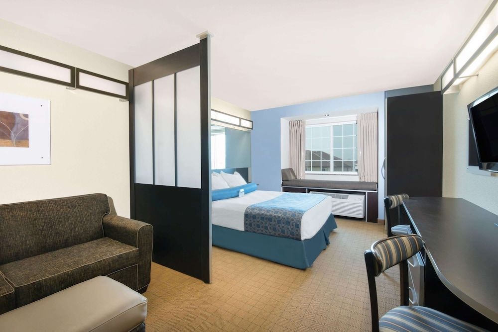 Suite, 1 Queen Bed, Non Smoking