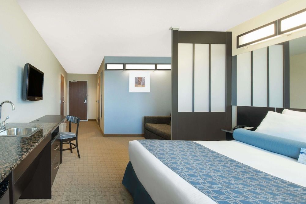 Suite, 1 Queen Bed, Non Smoking