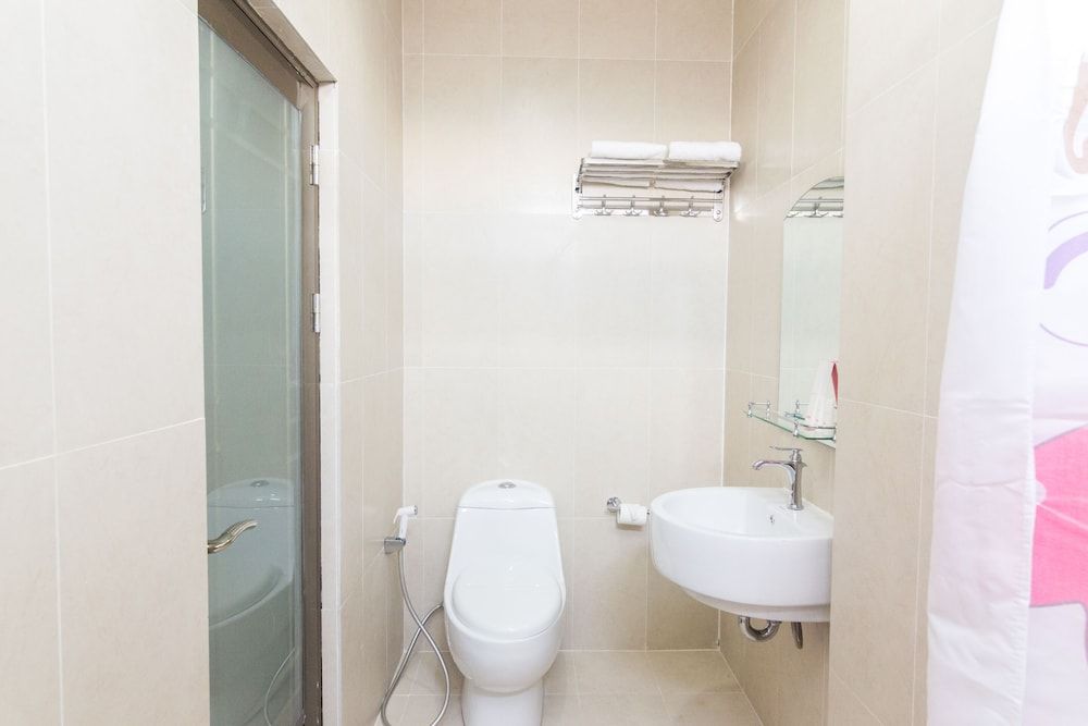 Capital O 1867 Kara Guest House Standard Double Room 5