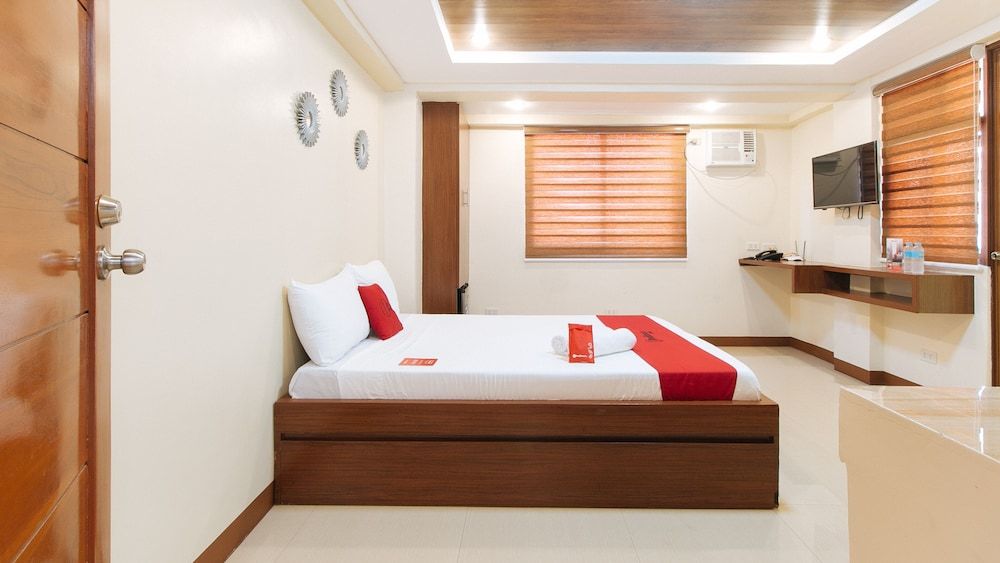Deluxe Room (Reddoorz)
