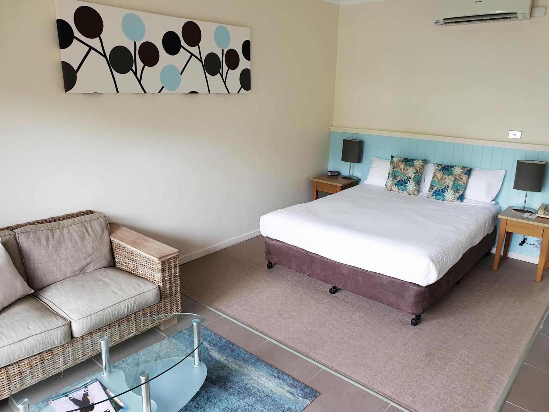 Deluxe Queen Room