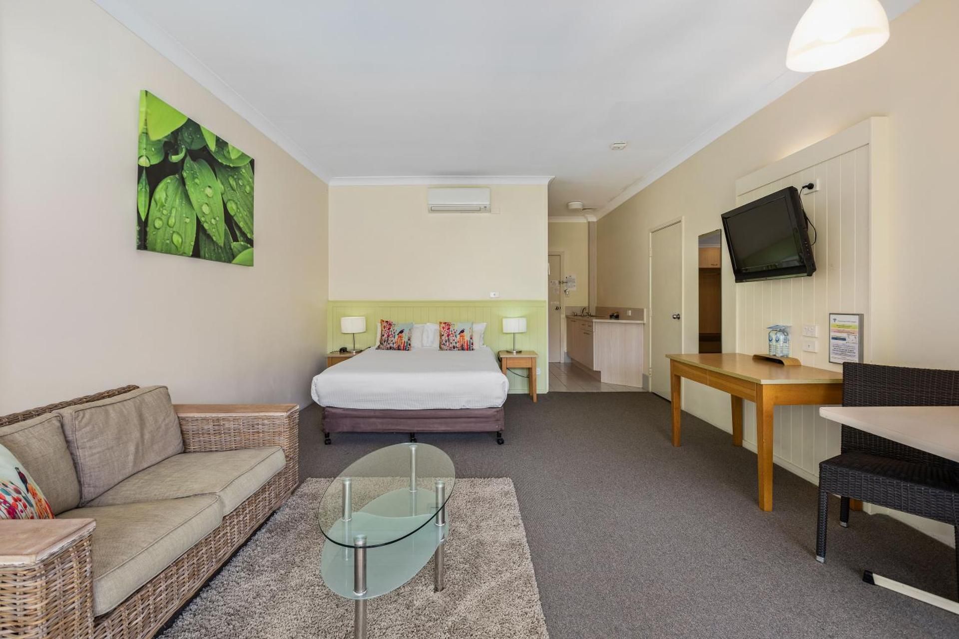 Deluxe Queen Room