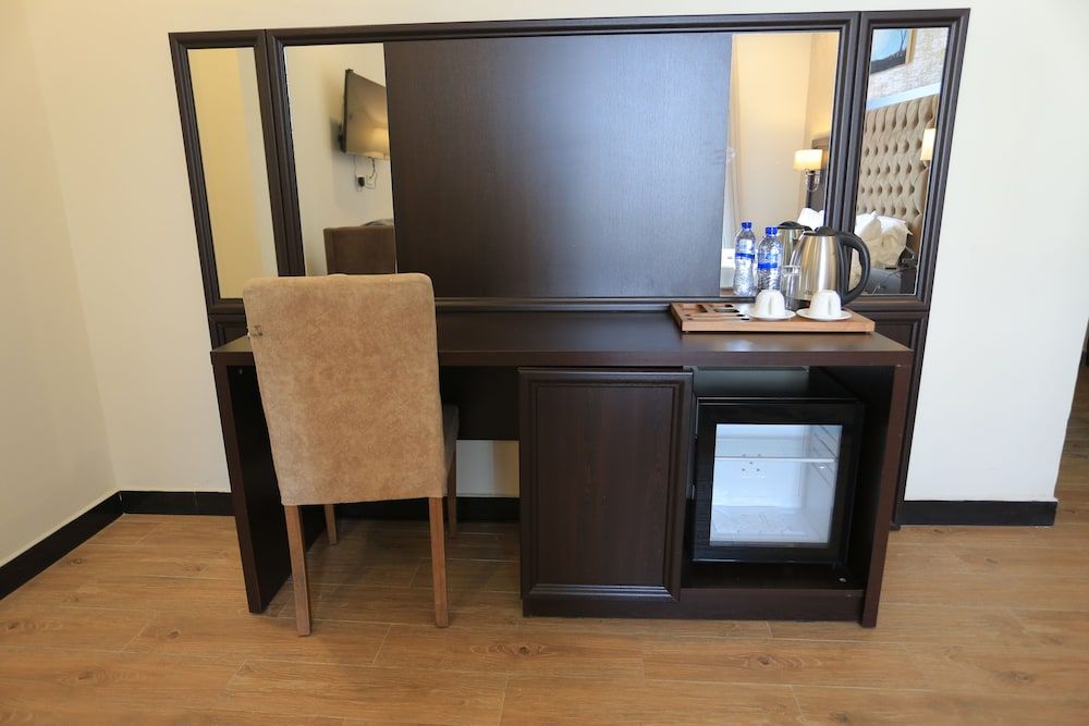 Kena Hotel Deluxe Room 4