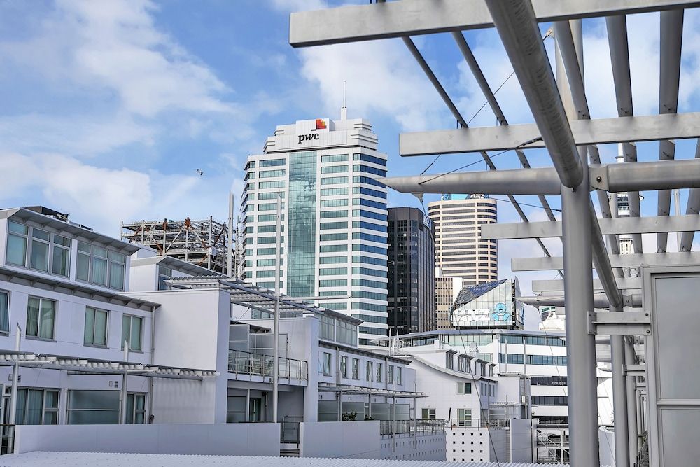 undefined Deluxe Waterfront & City Apartment 10