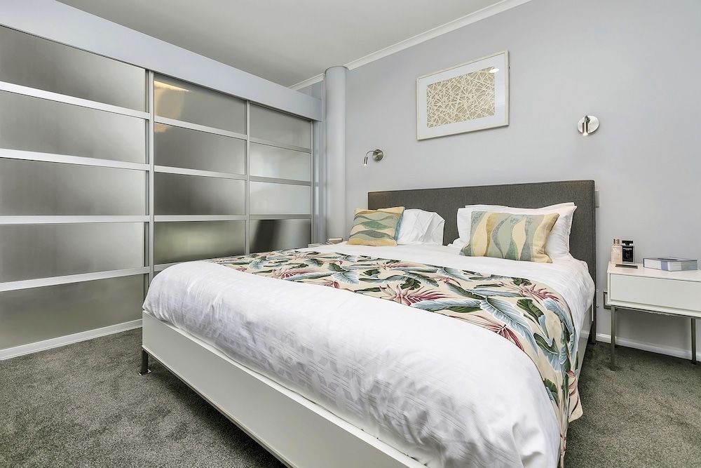 undefined Deluxe Waterfront & City Apartment 6