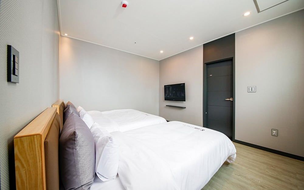 Busan S Stay Pension Room (Semi-Suite room 203) 5