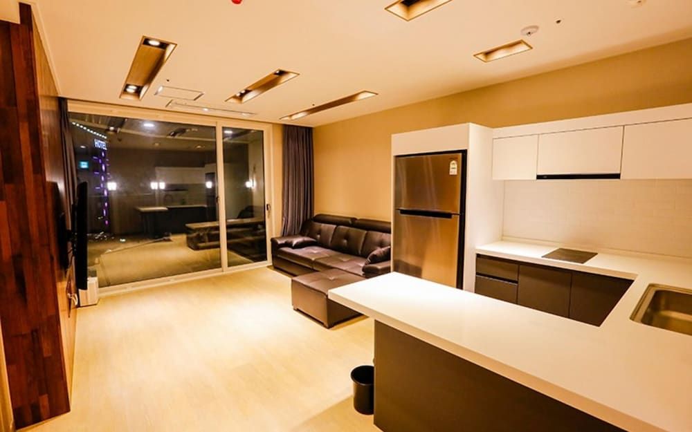Busan S Stay Pension Room (Suite Room 502)