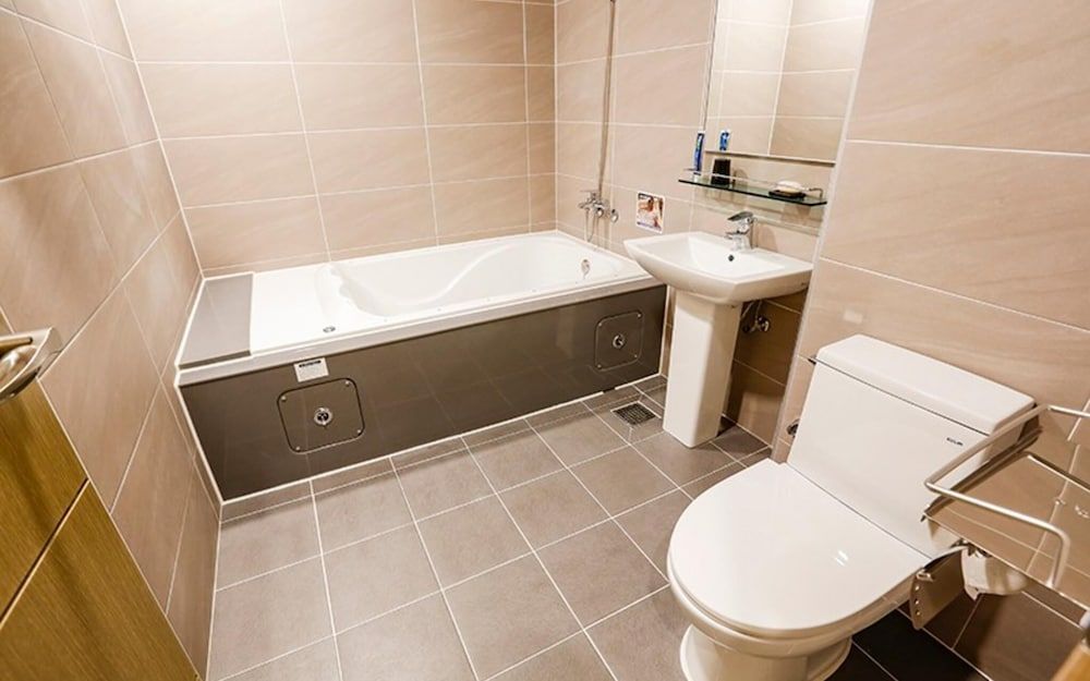 Busan S Stay Pension Room (Suite Room 502) 13
