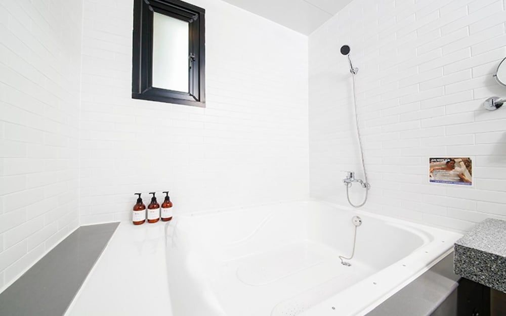 Busan S Stay Pension Room (Semi-Suite room 203) 8