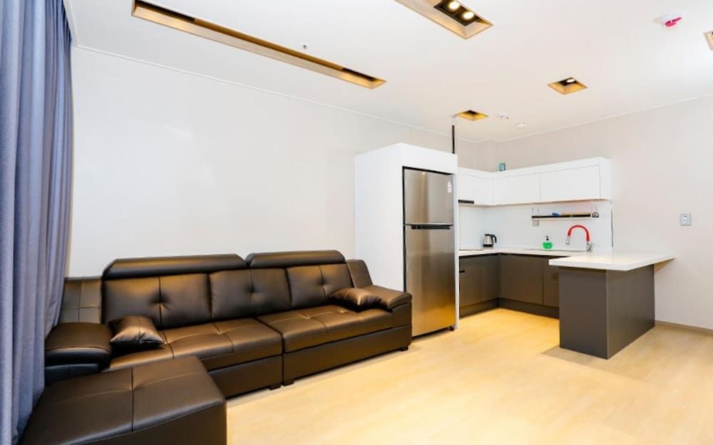 Busan S Stay Pension Room (Suite Room 502) 4