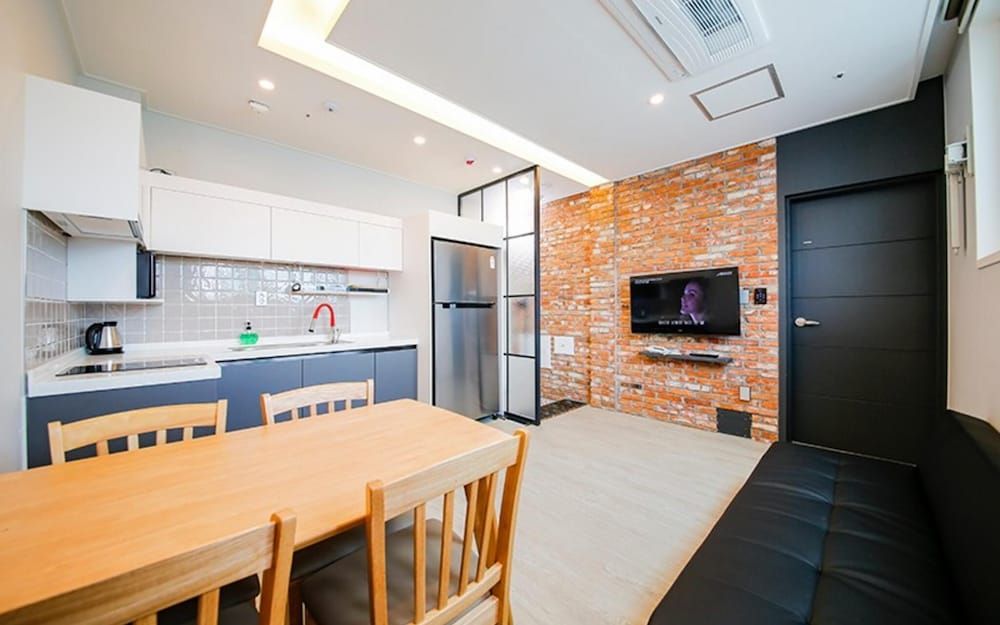 Busan S Stay Pension Room (Semi-Suite room 203) 2