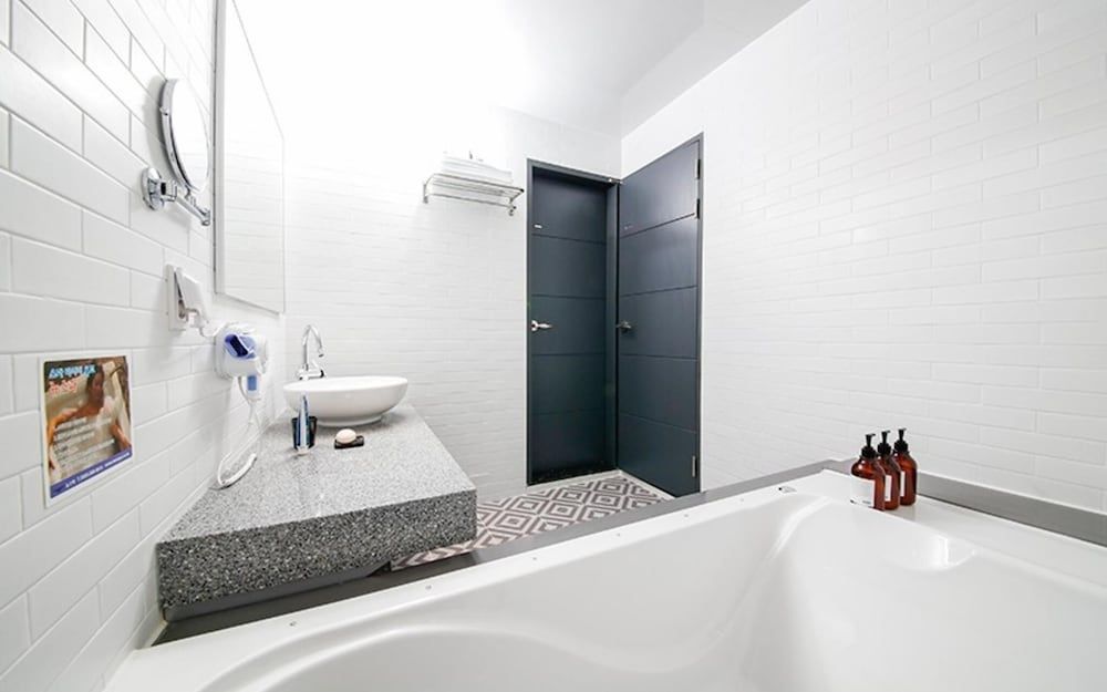 Busan S Stay Pension Room (Semi-Suite room 203) 7