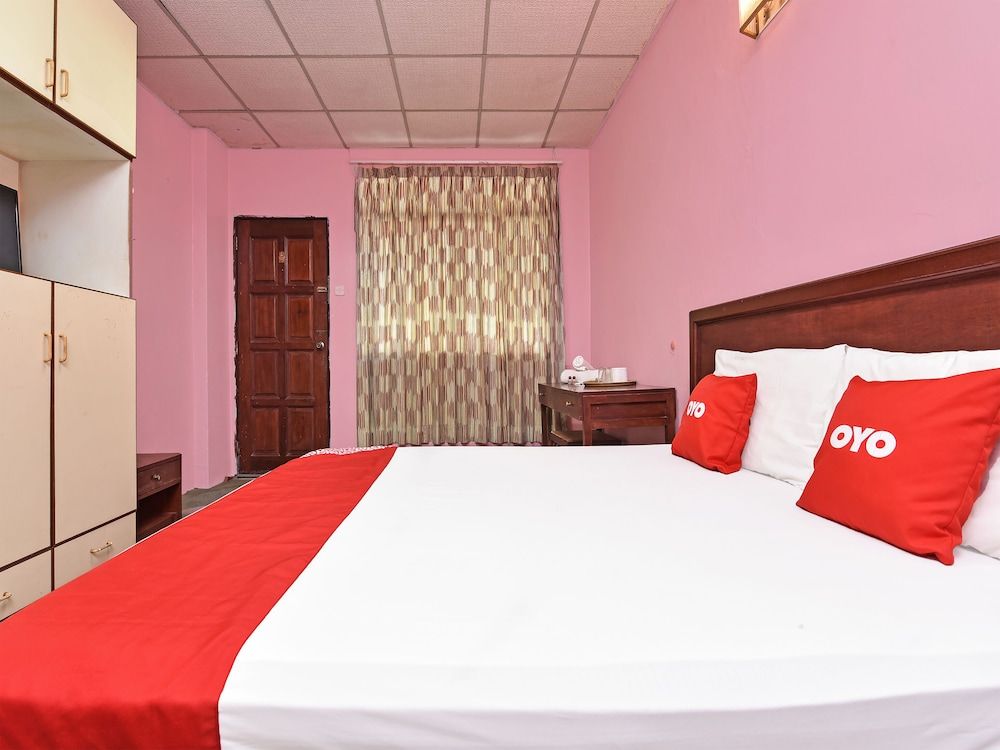 Hotel O Villa De Rose Deluxe Double Room 4