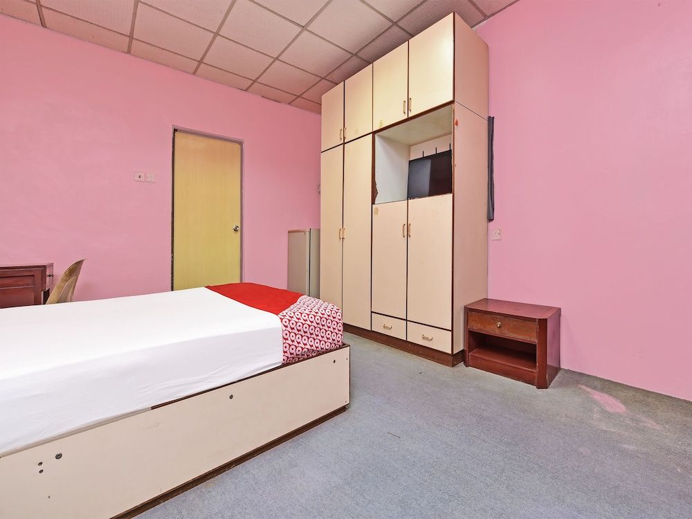 Hotel O Villa De Rose Deluxe Double Room 9