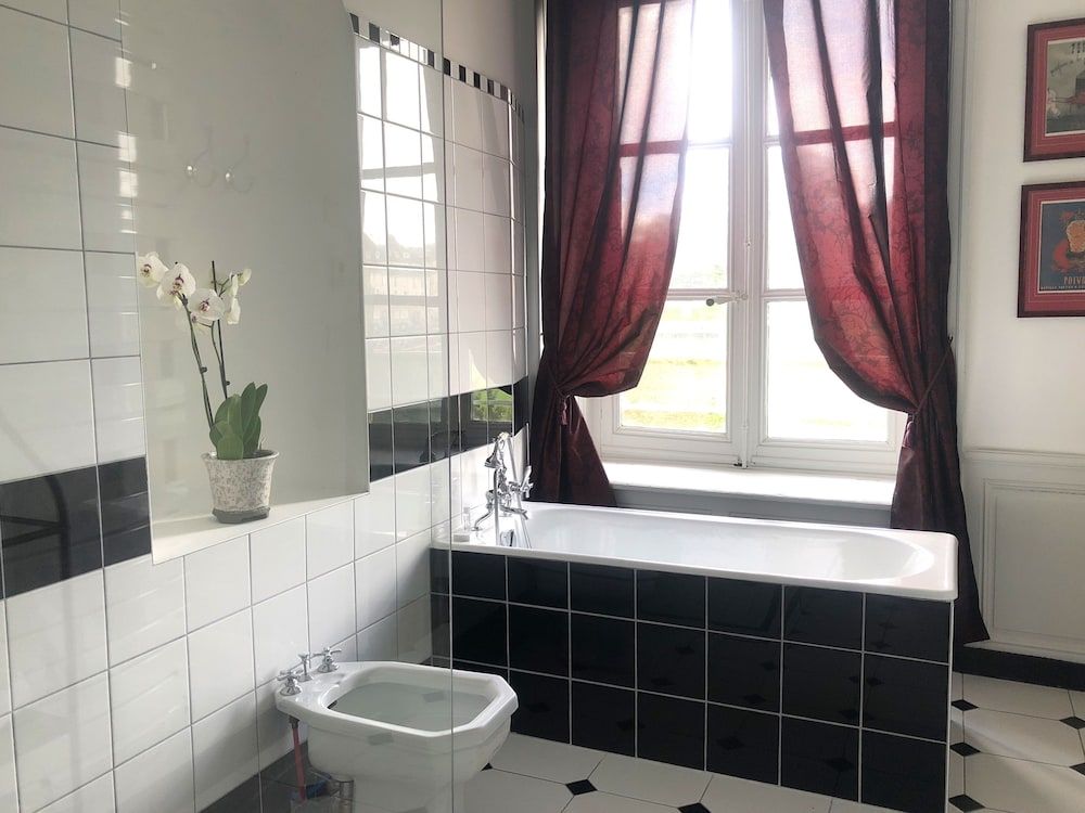 Castel Saint-Léonard Deluxe Double or Twin Room, Garden View 8