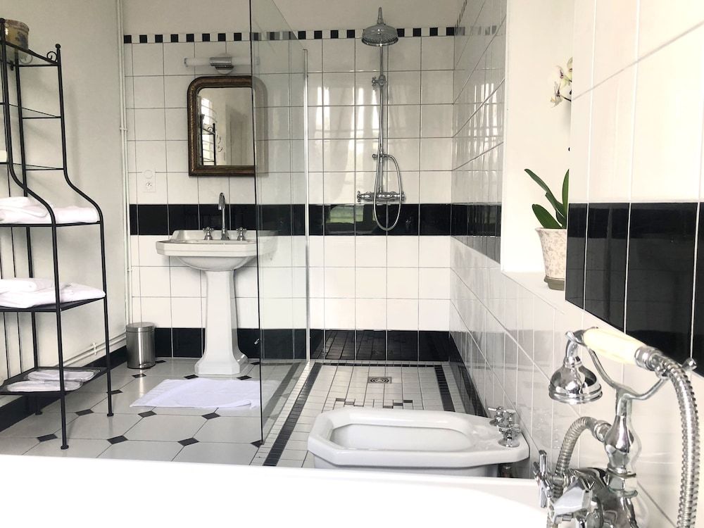 Castel Saint-Léonard Deluxe Double or Twin Room, Garden View 7