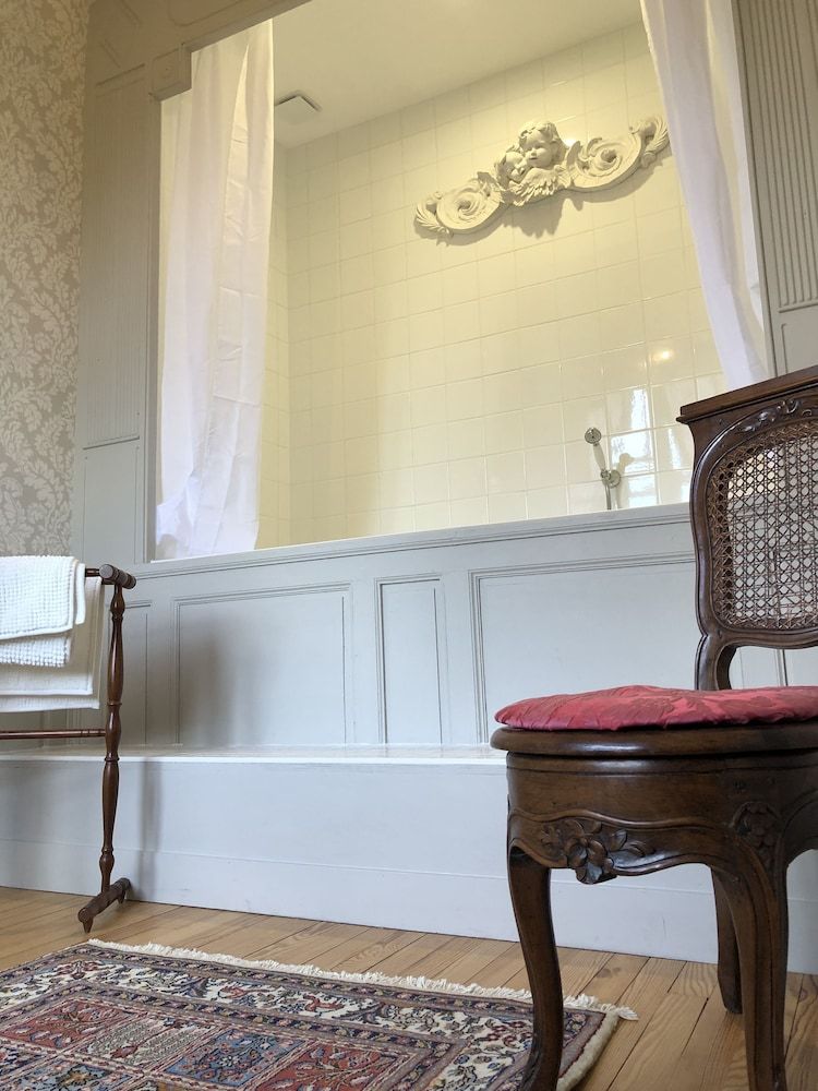 Castel Saint-Léonard Deluxe Double Room, 1 King Bed, Private Bathroom, Park View 7