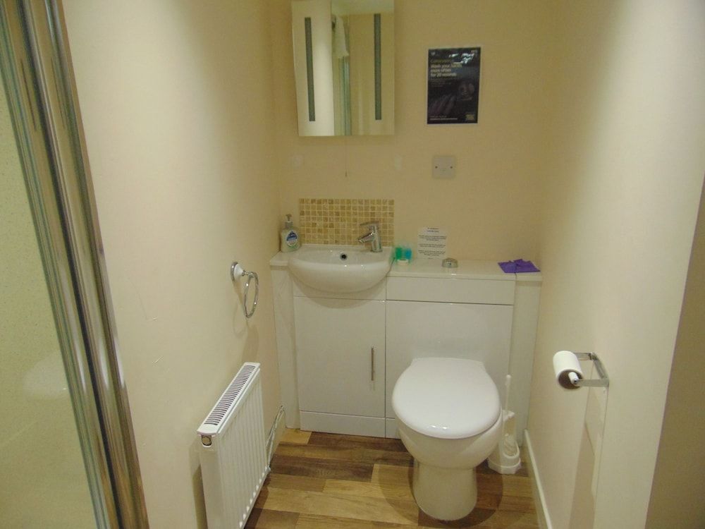 Callander Hostel Superior Twin Room, 2 Twin Beds, Non Smoking, Ensuite 4
