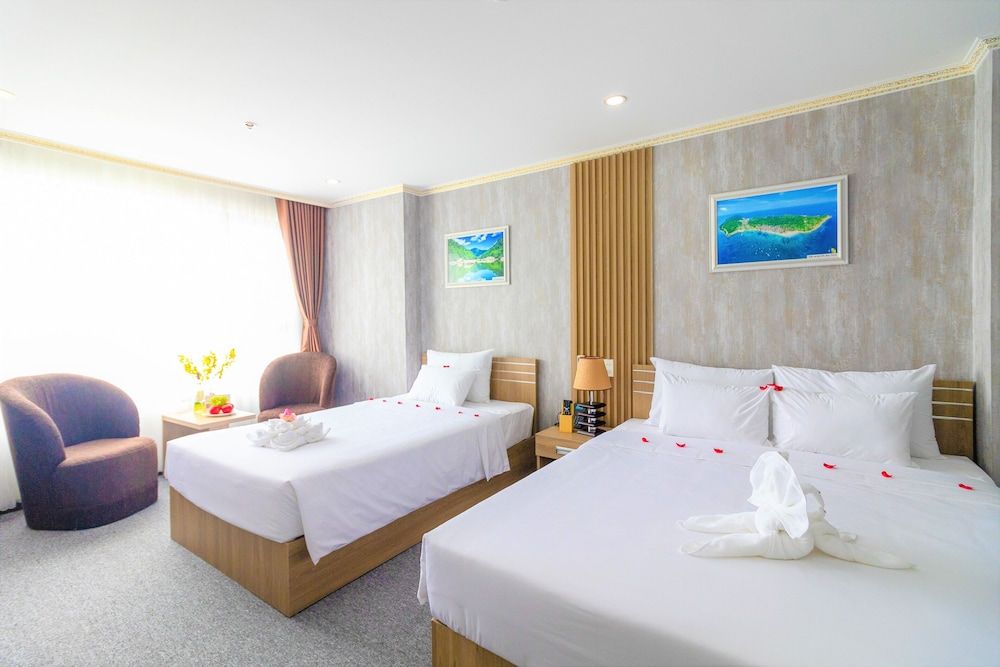 Premier Triple Room, City View