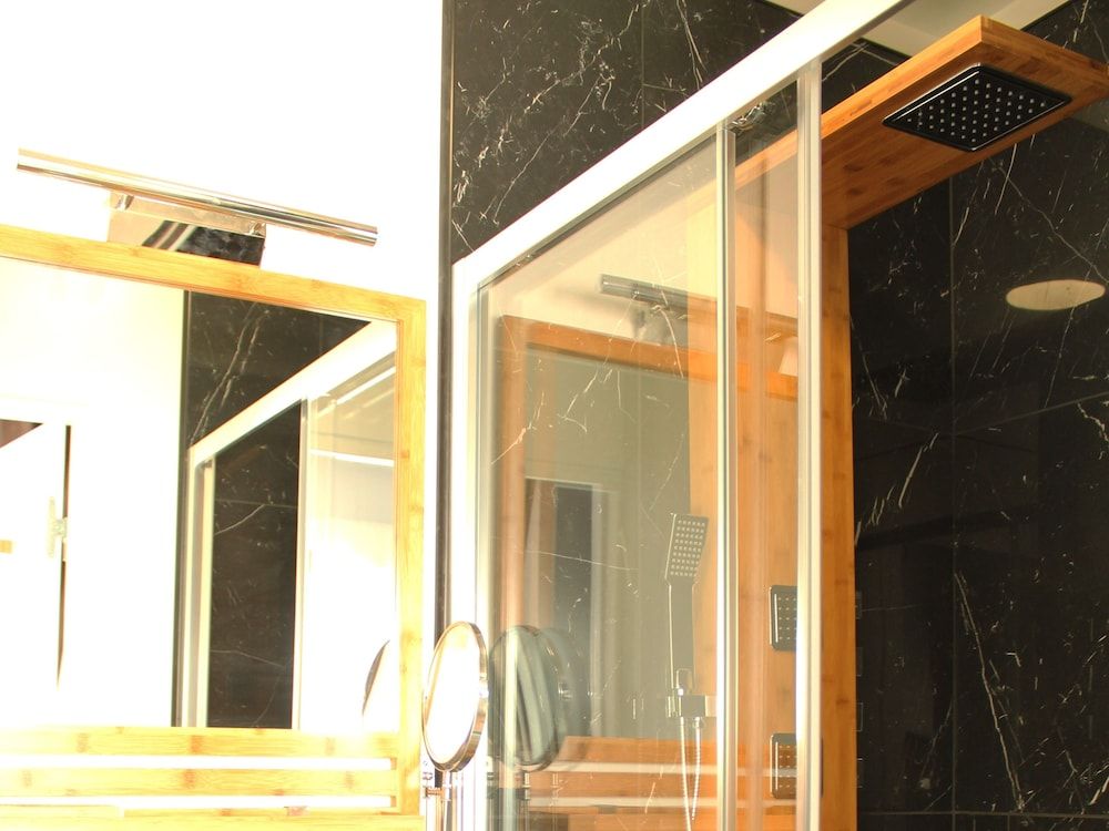 Appart Hotel Relax Spa Royal Studio, Hot Tub, Garden View 8