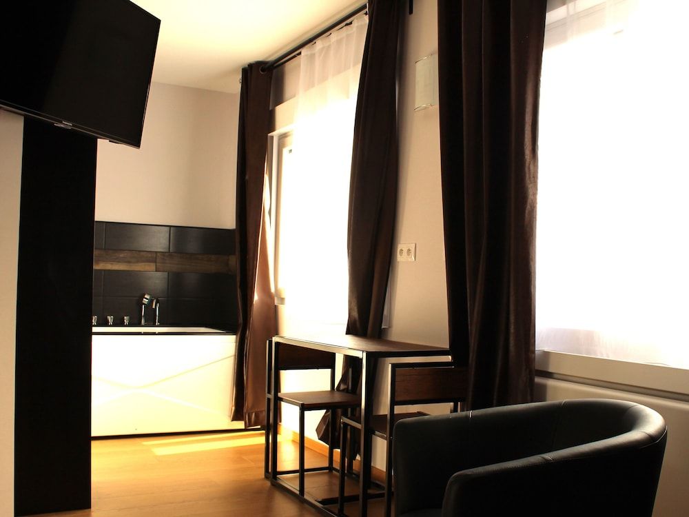 Appart Hotel Relax Spa Luxury Apartment, Ensuite, Garden View 8