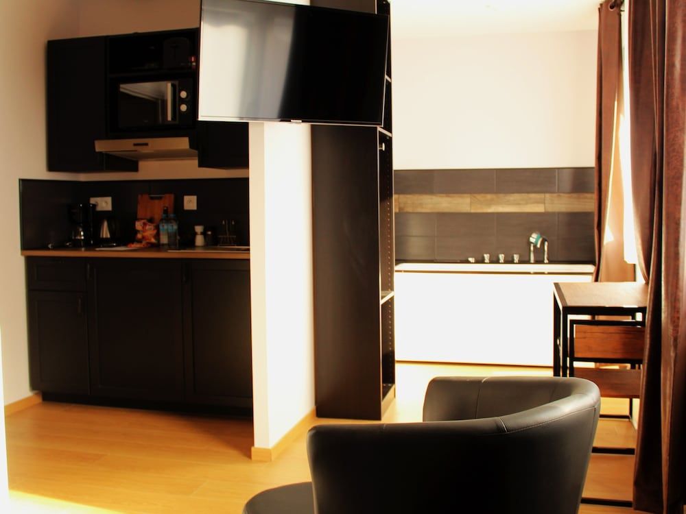 Appart Hotel Relax Spa Royal Studio, Hot Tub, Garden View 11