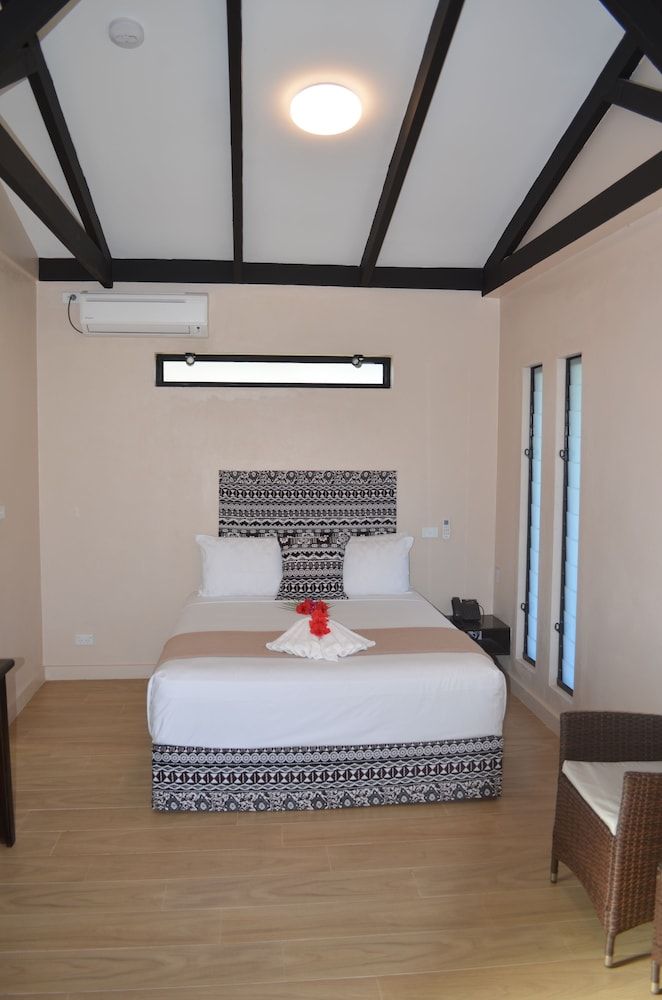 Queen Room with Garden View