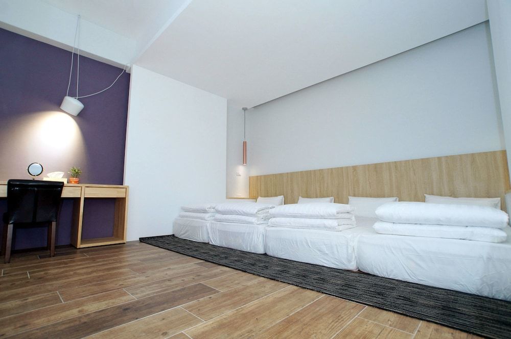 FreeWind Senior Penthouse, Multiple Beds, Non Smoking 2