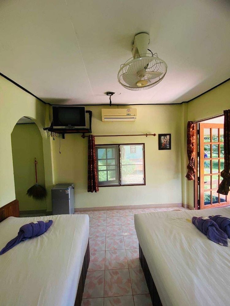 Koh Kood Far East Resort Deluxe Triple Room 2