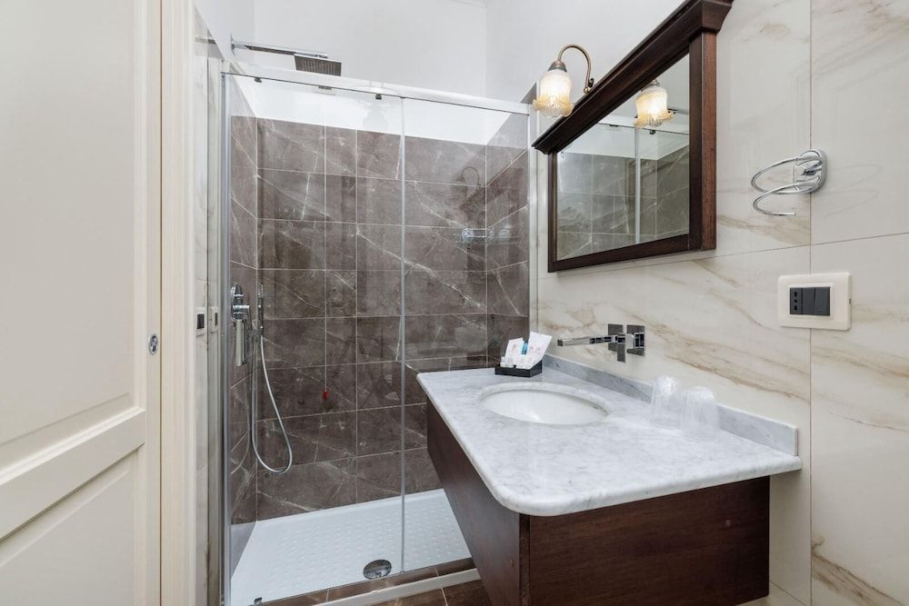 Le Corti - Dimora Storica Deluxe room with double bed or 2 single beds (105) 3