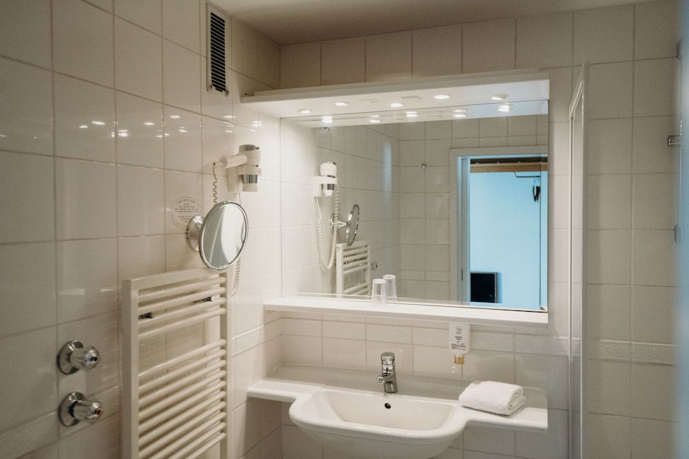 Hotel Crystal Standard Double Room 2