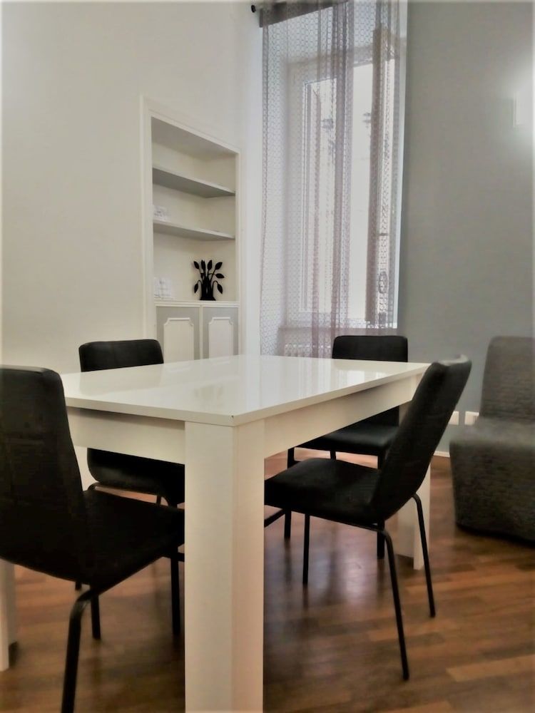 undefined Pantheon 2 bedroom up 5 persons 8