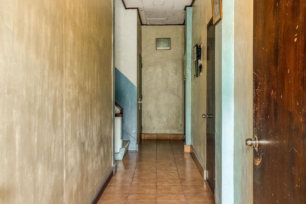 undefined RedDoorz near Plaza Senayan 9