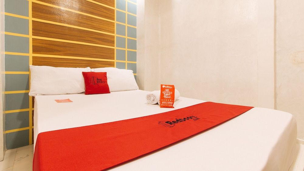 RedDoorz @ PIY Margal Sampaloc Manila Deluxe Room 2