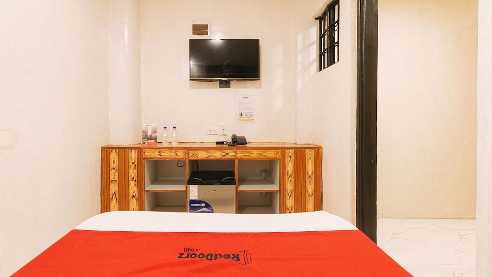 RedDoorz @ PIY Margal Sampaloc Manila Deluxe Room 9