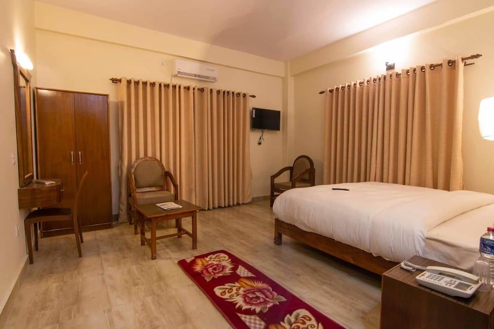 undefined Hotel Basanta inn 5