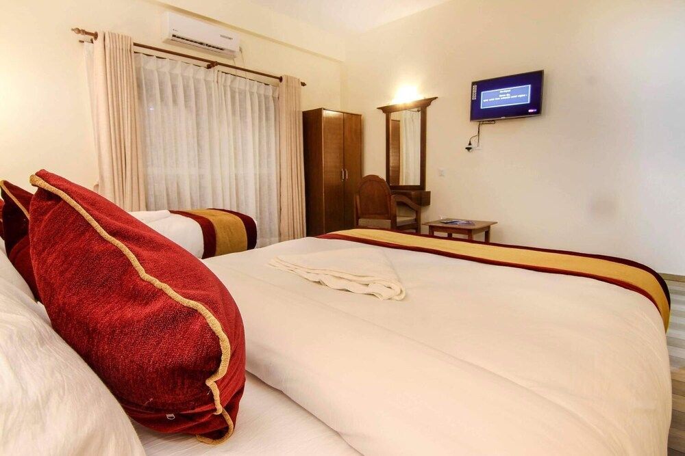 undefined Hotel Basanta inn 8