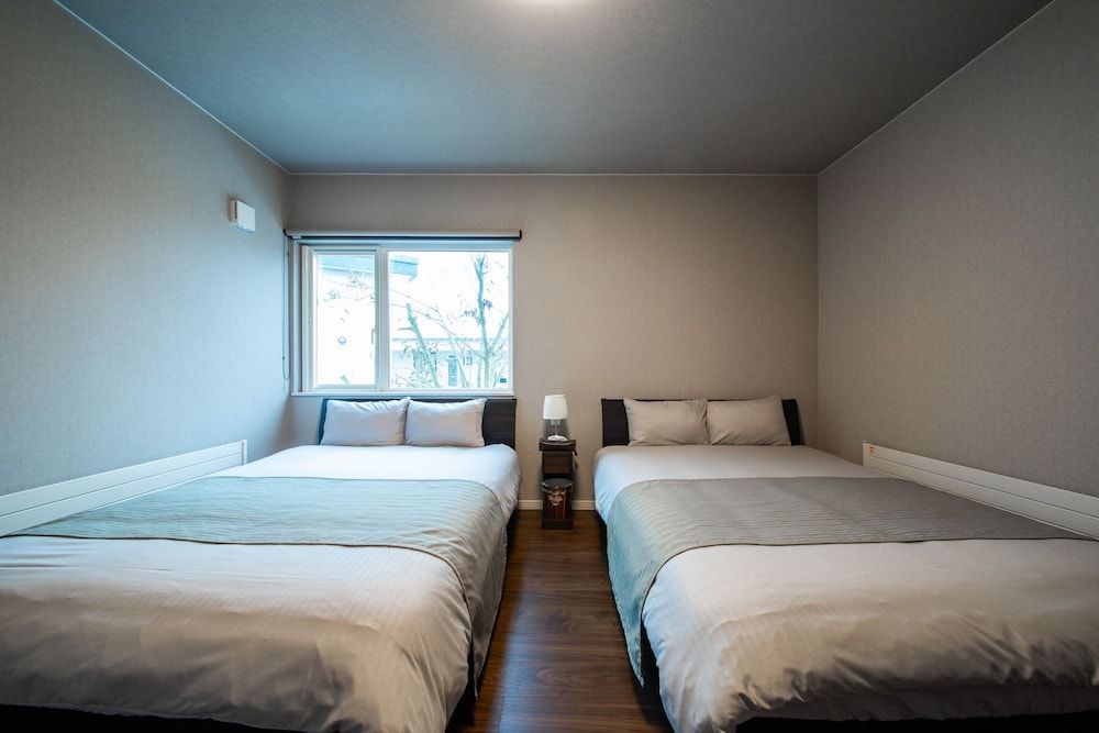 THE SUNLOUNGE House 9