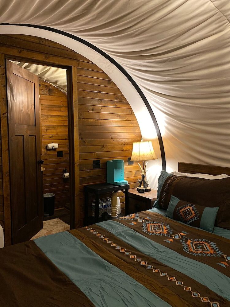 Grand Canyon Glamping Resort Glamping Wagon - Includes Shower/Restroom 10